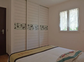 Modern air conditioned villa with pool on the Cote d 'Azur in beautiful surroundings