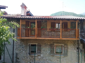 Penthouse in Historic Residence of the 700, Overlooking the Castle and Lake Garda