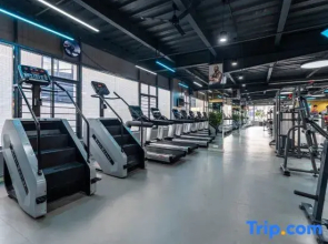 Ruixiang Hotel (Wuchuan New World Plaza Branch)