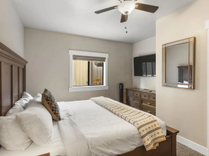 The Yellowstone Hideaway Unit A