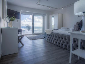 Sunrise - 5 Bedroom Luxurious Holiday Home - Pendine