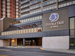 DoubleTree by Hilton Windsor Hotel & Suites