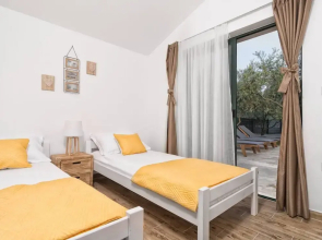 Hidden Gem Holiday Home With Pool in Kastel Stafilic