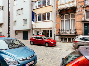 Prado Next Door
