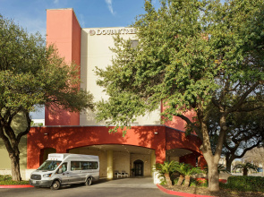 DoubleTree by Hilton San Antonio Downtown