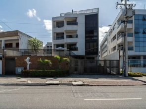 Apt in Condo one Block From the sea w Pool Hss0007