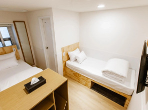Step Inn Myeongdong 2 - Hostel