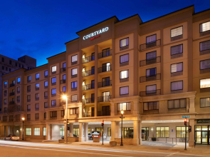 Courtyard by Marriott Milwaukee Downtown