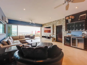 Luxe Mtn Top Retreat w/ Pool Access & Sea View!