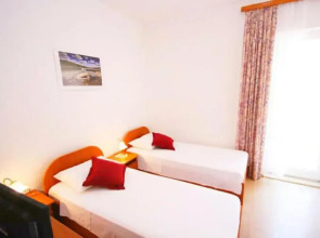 Apartments & Rooms Cakelic II