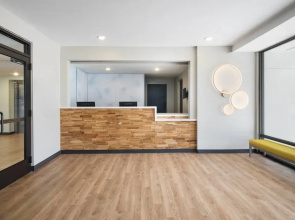 ECHO Suites Extended Stay by Wyndham Springfield Airport PLZ