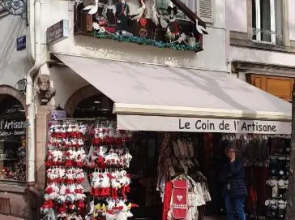 Le Red St Léon : Lit Queen Size * WIFI * Idéal Couple