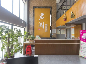 Jun Yue Man Ju Hotel