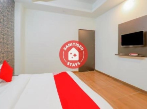 OYO FAR308 Hotel Red Crown