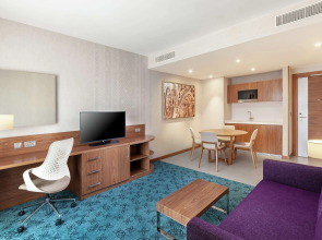 Отель DoubleTree by Hilton Dubai Al Jadaf