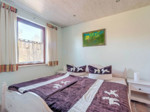Spacious Apartment near Lake in Guntersberge