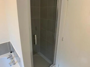 2 Bed House Waterside Luxury Living, Central Area