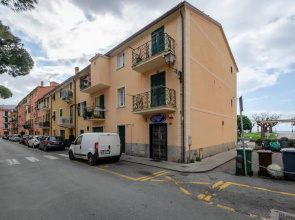 ALTIDO Lovely Apt for 4, with SeaView Moments from Beach