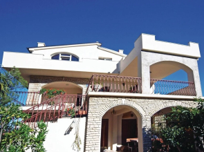 Beautiful Apartment in Jadrtovac With Wifi and 2 Bedrooms