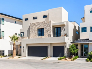 Lagoon Life Beach House 7 Bedroom Home