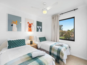 Stylish 2BR With Wi-fi 100 Mbps TV big 75 Inch