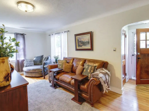 Charming Hamilton Hideaway: Half-mi to Main St!