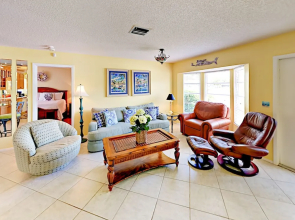 803 Suncrest Drive Home 3 Bedrooms 2 Bathrooms Home