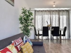 Skyvillion - Valley Way - 3bed House In Stevenage