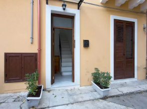 Apartment With one Bedroom in Palermo, With Balcony and Wifi - 10 km F