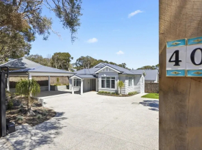 Saltwood Coastal Hamptons Luxe With Pool