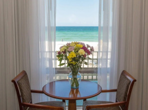 Days Hotel - Thunderbird Beach Resort