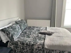 Stylish & Modern 4 Bedroom sleep 8