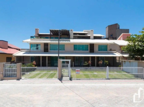 Apartamento com 02 dormitórios aqui é só trazer as malas e aproveitar as férias