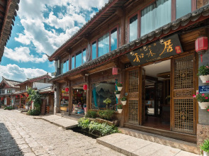 Lijiang Heluju Inn