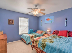 Pool Access & Walk to Beach: Galveston Home