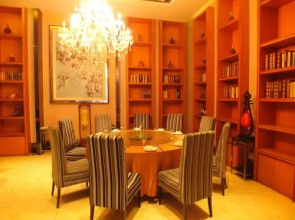 Xiangyang Huayi Hotel