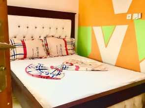 1 Bed Studio Sleeps 2 - Canal View, Parking, Wifi