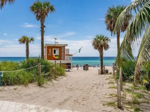 Beach Walk Resort Lux Apartments