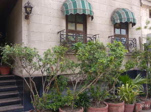 The Metropolis Guest House Near RK Ashram Metro Station