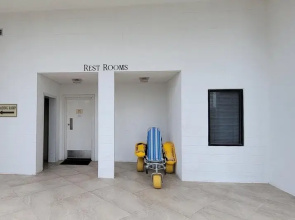 2 Level Beachfront Luxury 2 Bedroom Home by Redawning