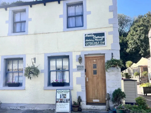 Historic Countryside Cottage - Sleeps 3 & Pets Ok