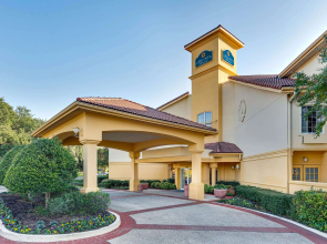 La Quinta Inn & Suites by Wyndham Dallas - Addison Galleria