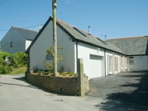 No 3 The Hinges