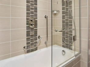 Hilton Garden Inn Dubai, Mall Avenue