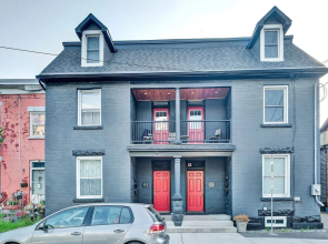 2BR Apt With Netflix Access to Rooftop Terrace