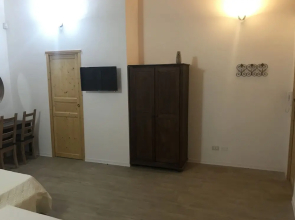 Decadracma rooms