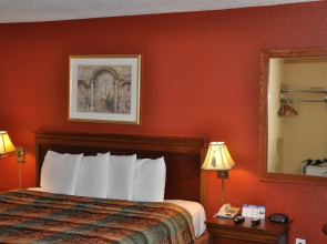 Holiday Inn Express & Suites Bloomington W Mall