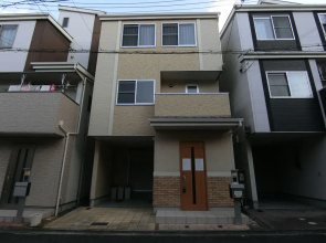 eRapos House Imamiya