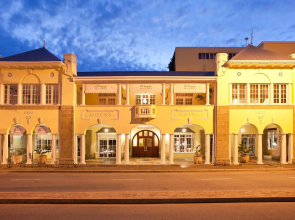 Queen’s Hotel by BON Hotels
