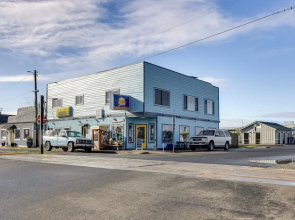 Quaint Rockaway Beach Gem: Walk to Shore!